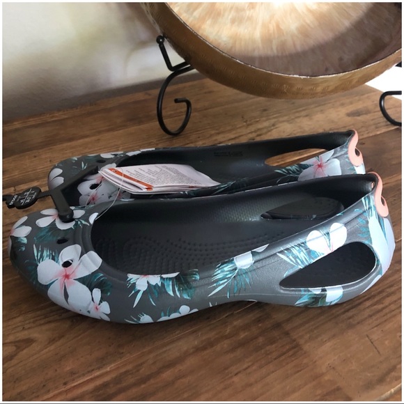 CROCS Shoes - CROCS KADEE FLORAL FLATS